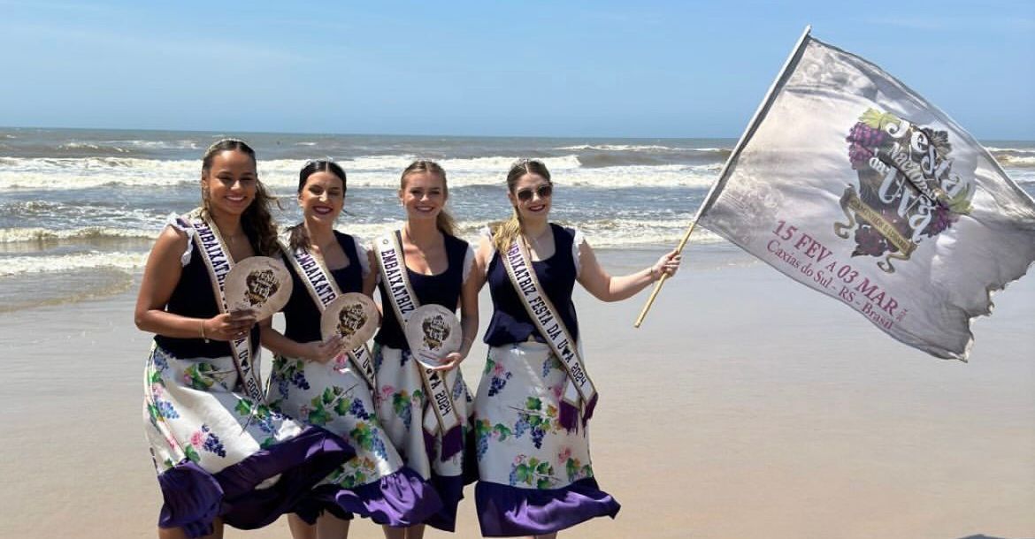 Grupo de Embaixatrizes à beira-mar